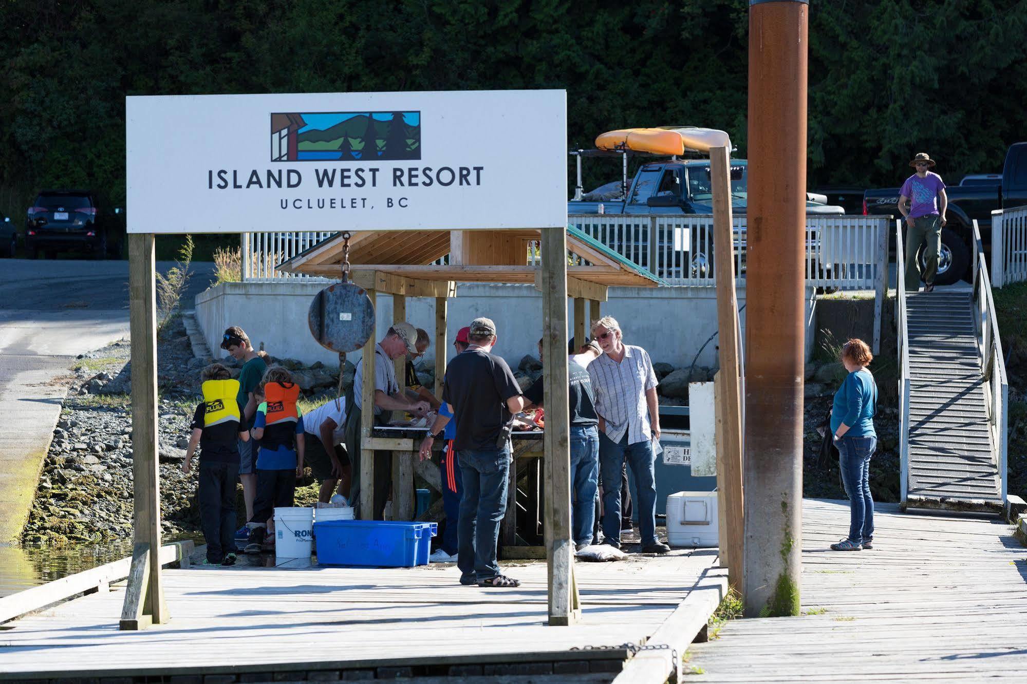 Island West Resort Ucluelet Exteriör bild